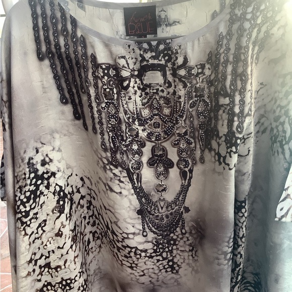 French Blue top grey with silver beads size small nice flowing material - Picture 6 of 12